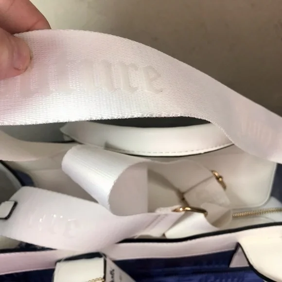 Juicy Couture Beachin Large Tote - Picture 4 of 13